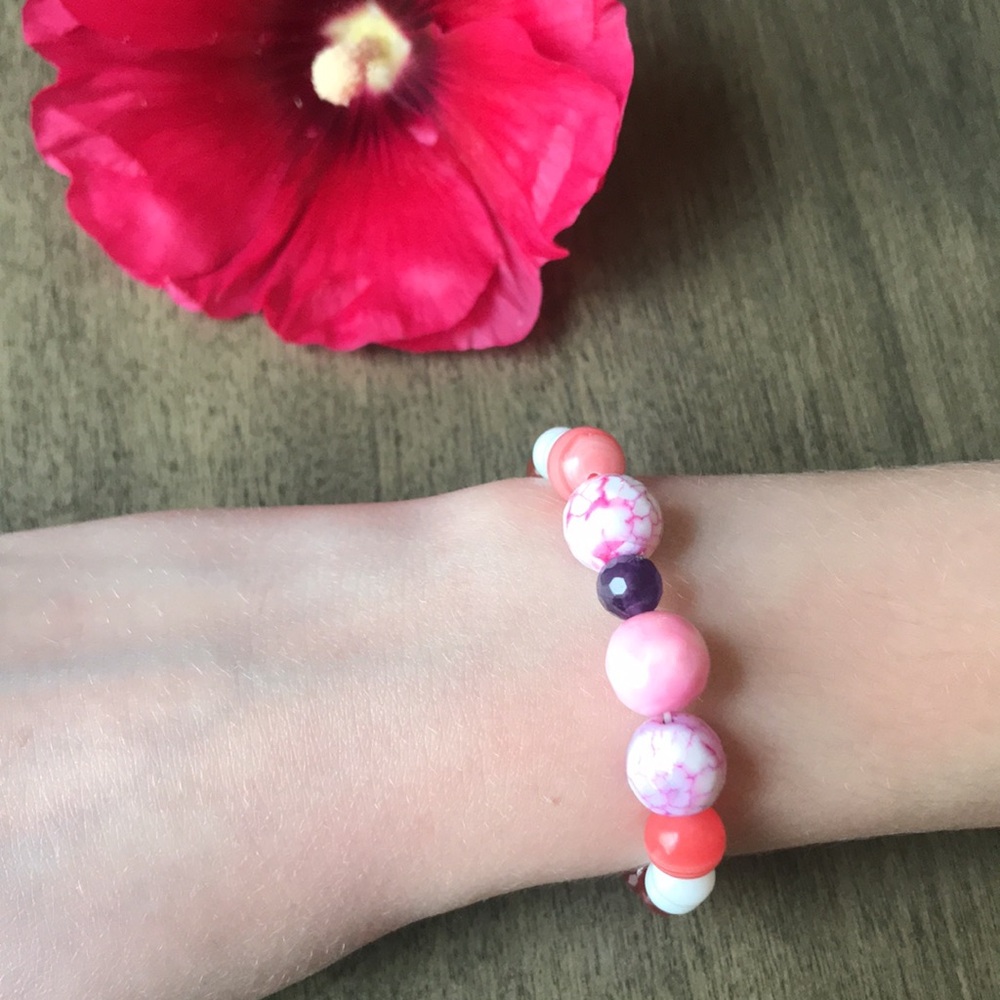 Handmade girls beaded stretch bracelet - Picture 4 of 5